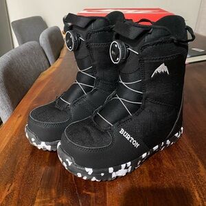 Kids Burton Grom BOA Snowboard Boots Size 3 Big Kids